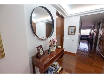 Apartamento de 3 alcobas en venta en Los Rosales, Bogotá, 147 m² · foto 3 de 19