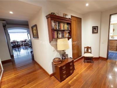 Apartamento de 3 alcobas en venta en Los Rosales, Bogotá, 147 m² · foto 10 de 19