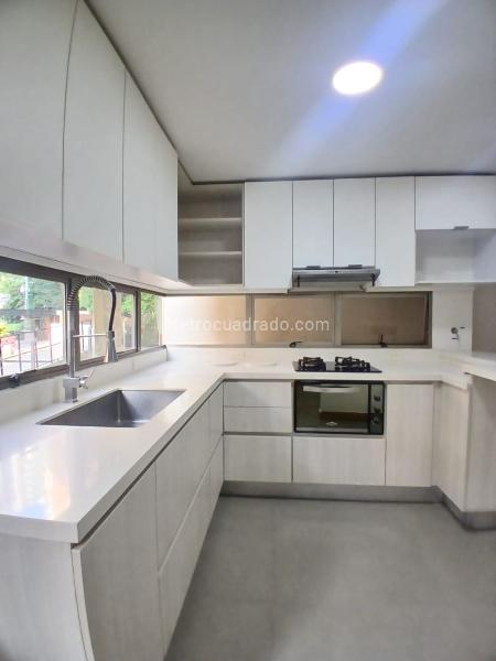 Modern 2BR Apartment with 4 Baths in El Poblado - 3