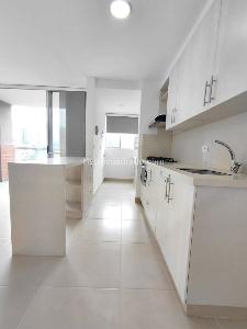 Apartamento de 2 alcobas en arriendo en Intermedia, Envigado, 75 m² · foto 3 de 13
