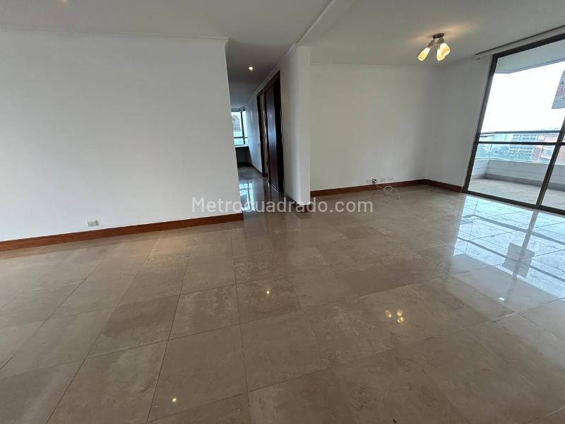 4BR Apartment in San Lucas with Balcony, Pool & Gym (10th Floor)