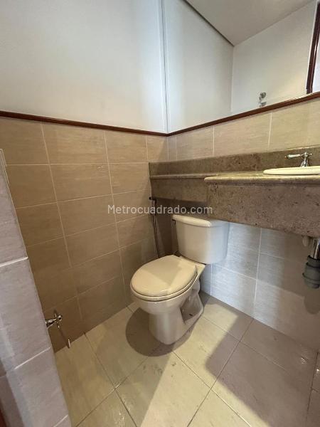 Apartamento de 4 Alcobas en San Lucas con Balcón, Piscina y Gimnasio - 2