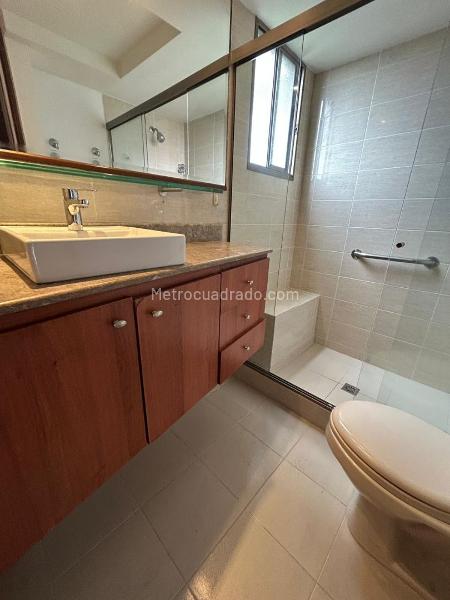 Apartamento de 4 Alcobas en San Lucas con Balcón, Piscina y Gimnasio - 9