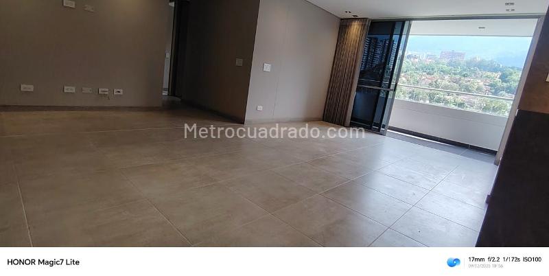 Spacious 3-Bedroom Apartment with Pool and Gym