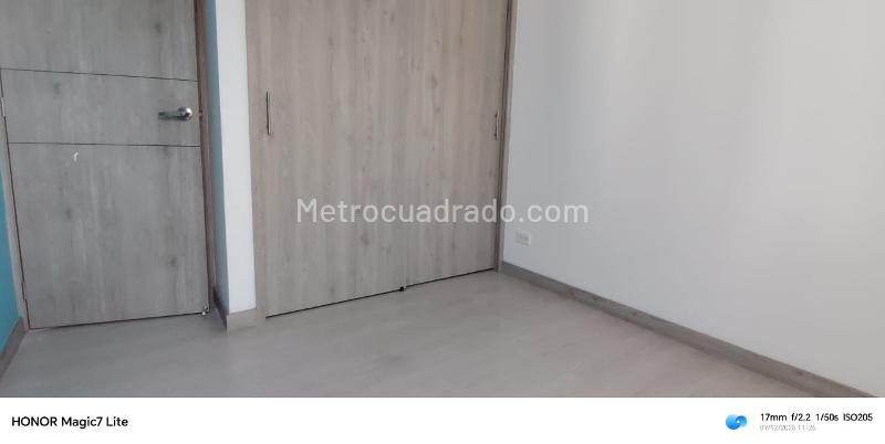 Spacious 3-Bedroom Apartment with Pool and Gym - 4