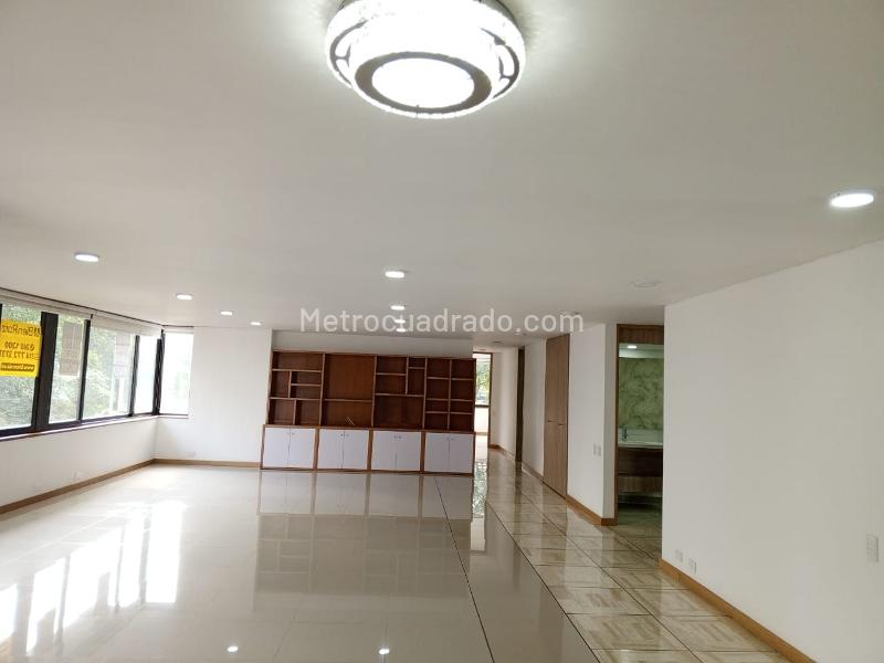 Apartamento Elegante de 3 Alcobas en Lalinde - 5