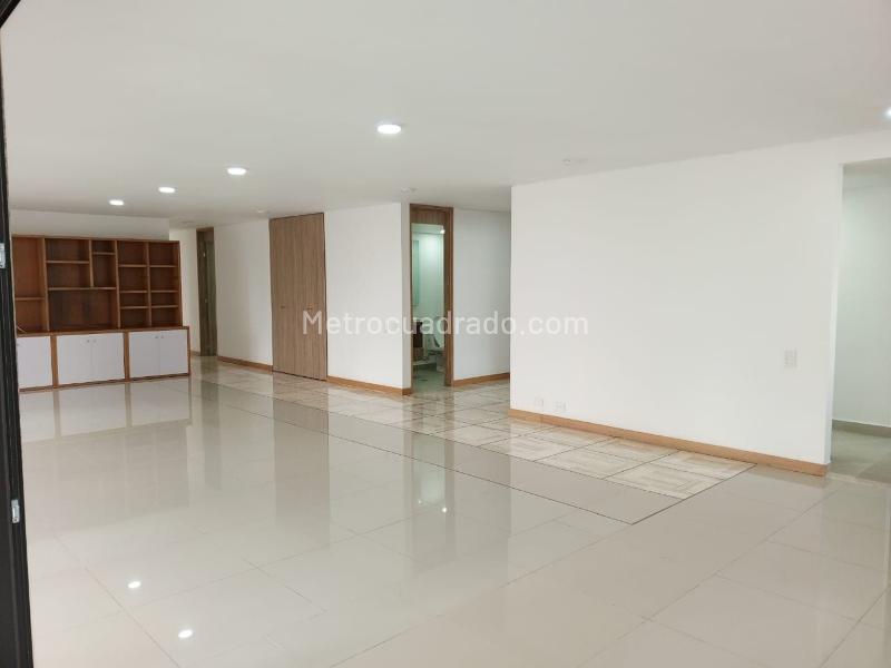 Apartamento Elegante de 3 Alcobas en Lalinde - 8