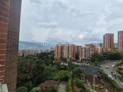 Apartamento de 3 alcobas en arriendo en Intermedia, Envigado, 99 m² · foto 2 de 18