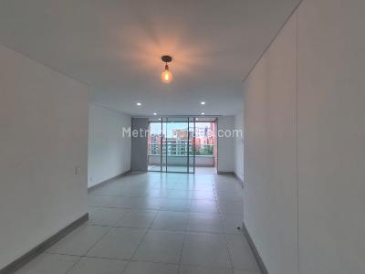 Apartamento de 3 alcobas en arriendo en Intermedia, Envigado, 99 m² · foto 3 de 18
