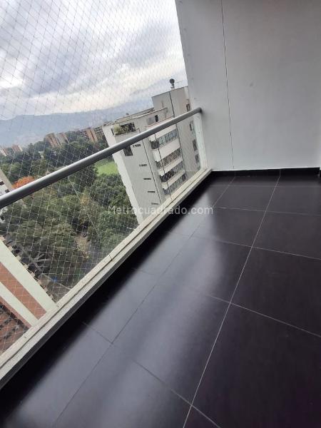 Apartamento de 2 Alcobas en Los Balsos con Amenidades