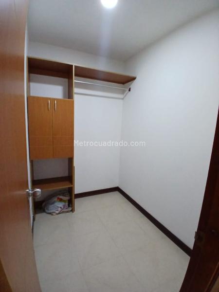 Apartamento de Lujo de 3 Alcobas con 5 Baños en El Poblado - 2