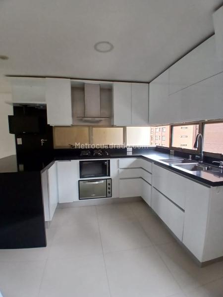 Apartamento de Lujo de 3 Alcobas con 5 Baños en El Poblado - 3