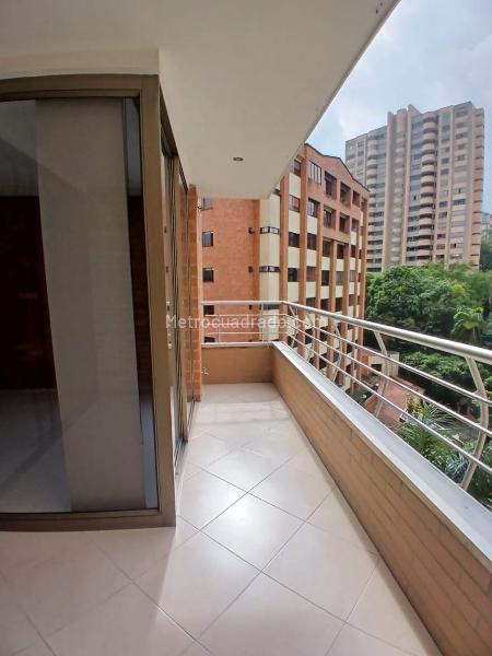 Apartamento de Lujo de 3 Alcobas con 5 Baños en El Poblado - 5