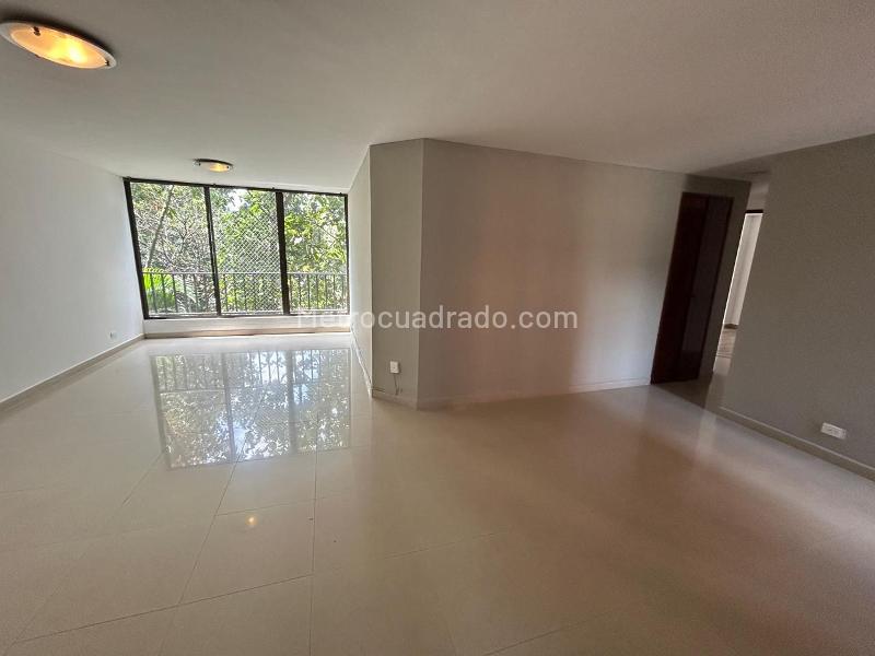Modern 3BR Apartment with Pool in El Poblado