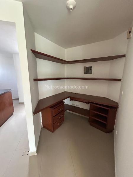 Modern 3BR Apartment with Pool in El Poblado - 2