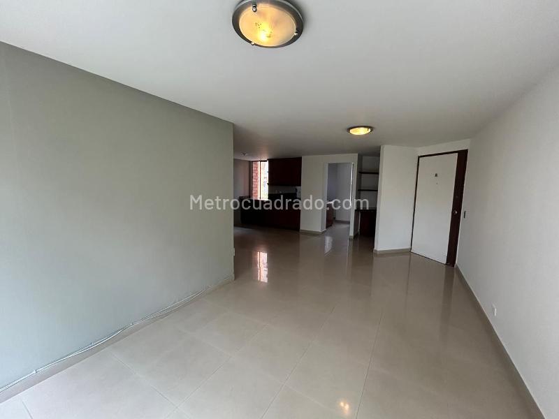 Modern 3BR Apartment with Pool in El Poblado - 5