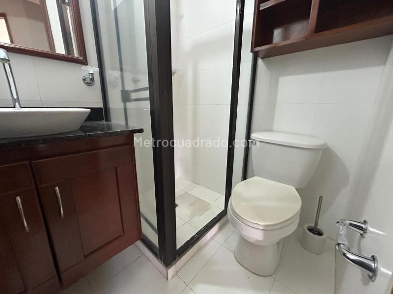 Modern 3BR Apartment with Pool in El Poblado - 8