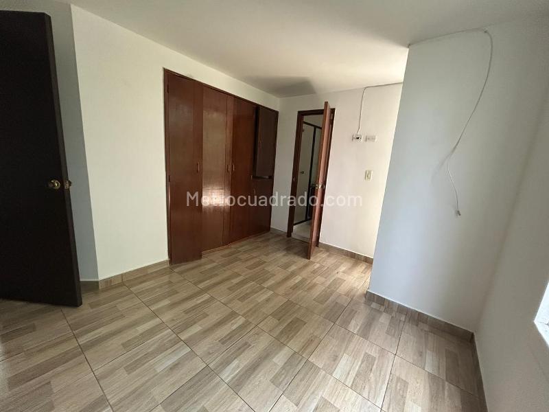 Modern 3BR Apartment with Pool in El Poblado - 9