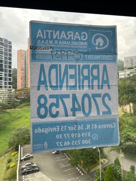 Apartamento de 2 Alcobas con Balcón en Altos del Poblado - 2