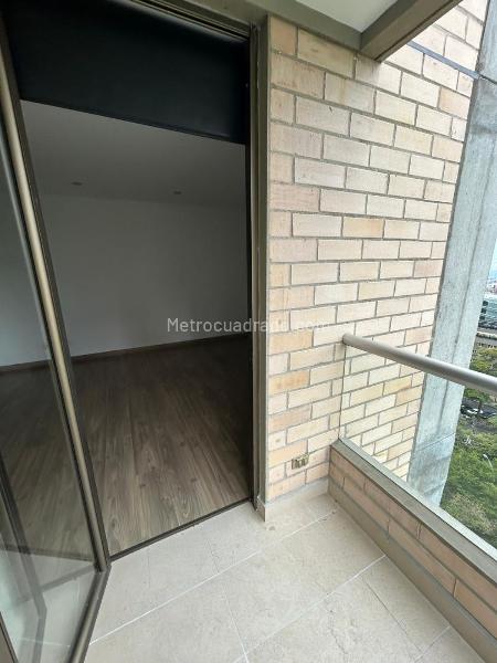 Apartamento de 2 Alcobas con Balcón en Altos del Poblado - 5