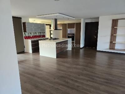 Apartamento en arriendo en Castropol, Medellín · foto 3 de 19