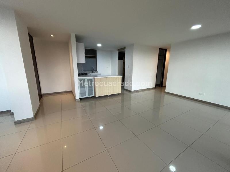 Apartamento de 3 Alcobas con Balcón, Turco y Piscina en Altos del Poblado - 4