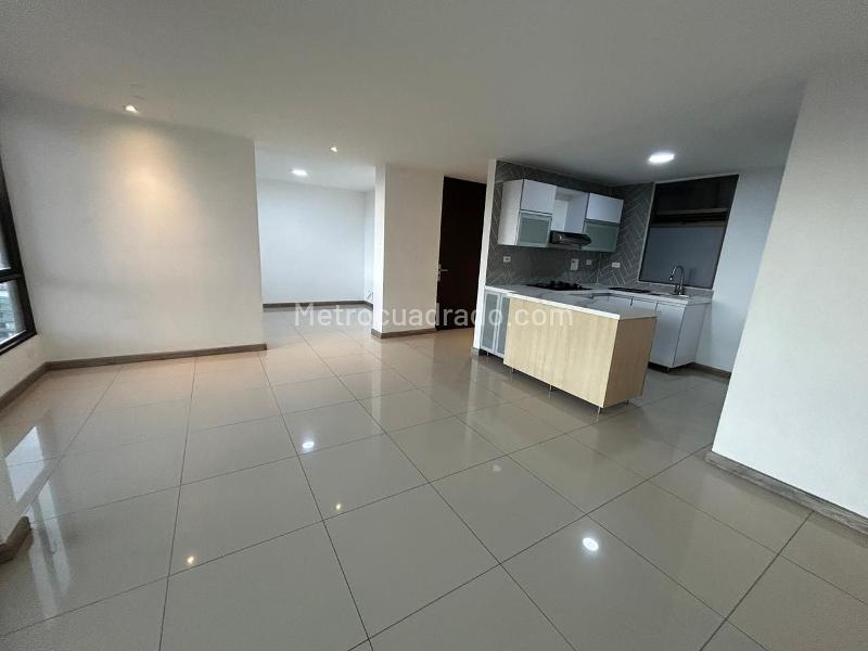 3BR Apartment with Balcony, Turco & Pool in Altos del Poblado