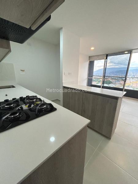 Apartamento de 3 Alcobas con Balcón en Zona Industrial No 1