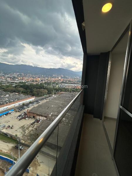 3BR Apartment with Balcony in Zona Industrial No 1 - 2