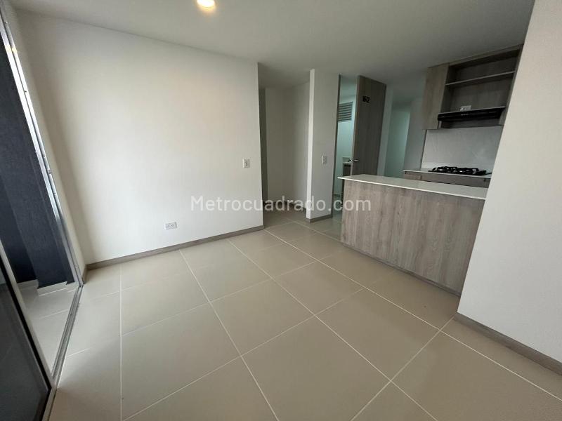 3BR Apartment with Balcony in Zona Industrial No 1 - 3