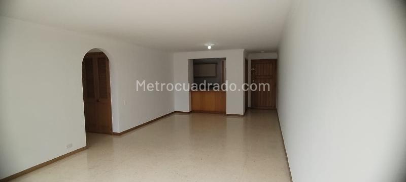 Apartamento Moderno de 3 Alcobas en Los Balsos - 6