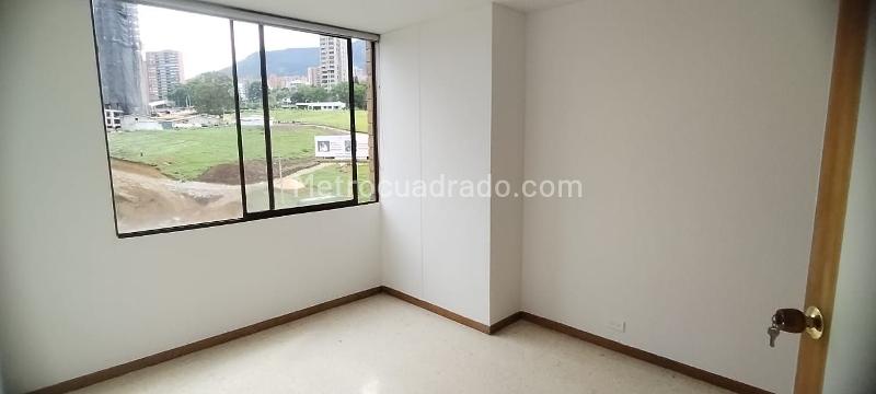 Apartamento Moderno de 3 Alcobas en Los Balsos - 9