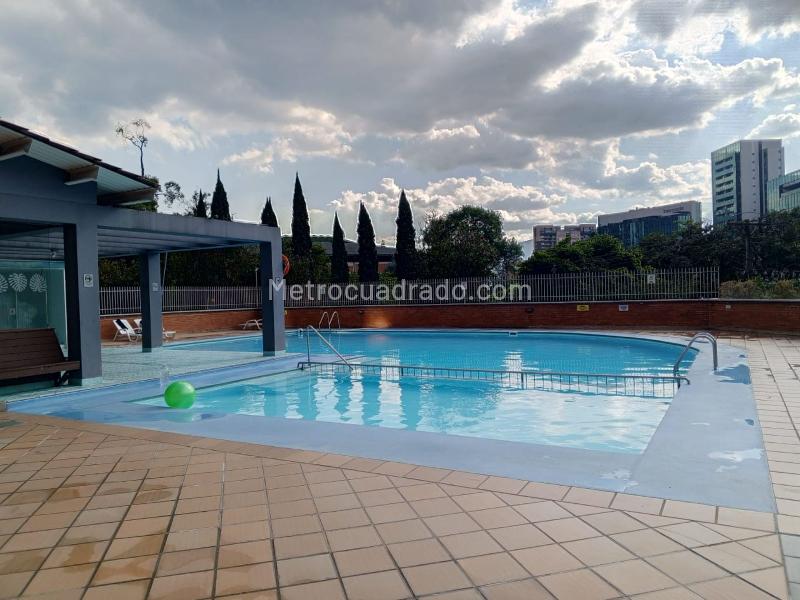 Modern 3BR Apartment with Jacuzzi in El Poblado Los Balsos - 3