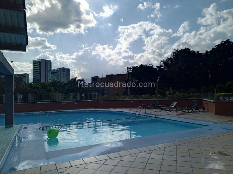 Modern 3BR Apartment with Jacuzzi in El Poblado Los Balsos - 5