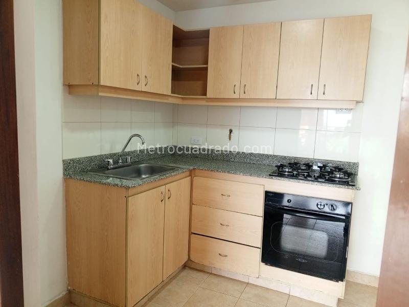 Modern 3BR Apartment with Jacuzzi in El Poblado Los Balsos - 6
