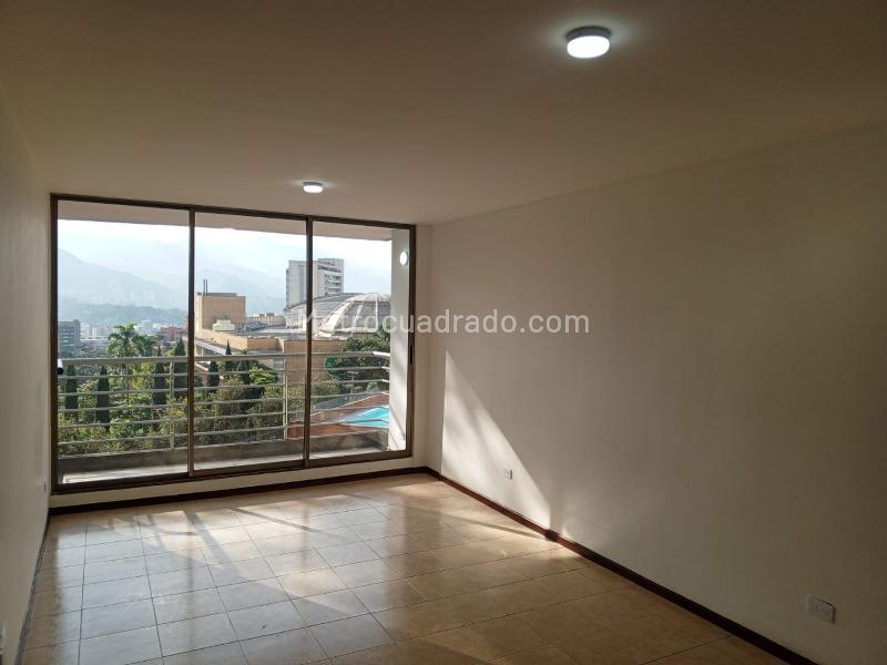 Modern 3BR Apartment with Jacuzzi in El Poblado Los Balsos - 7