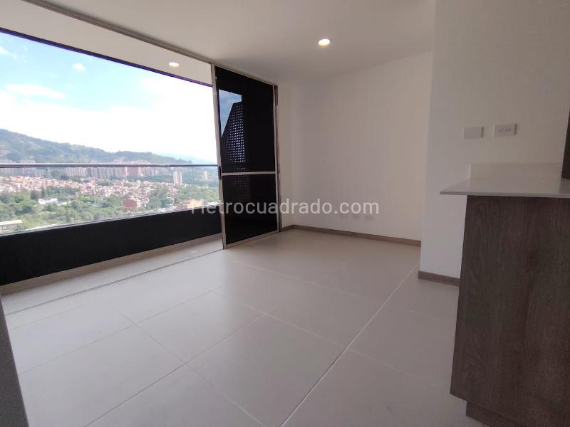 3BR Apartment with Balcony in Industrial Zone No. 1