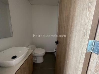 Apartamento en arriendo en Loma Del Escobero, Envigado · foto 3 de 14