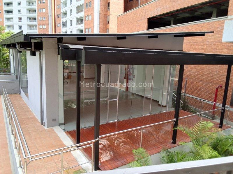 2BR Apartment with Views in Loma de San José, Sabaneta
