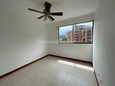 Apartamento de 3 alcobas en arriendo en Oviedo, Medellín, 135 m² · foto 5 de 18