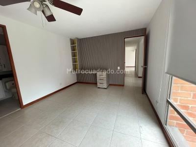 Apartamento de 3 alcobas en arriendo en Oviedo, Medellín, 135 m² · foto 7 de 18