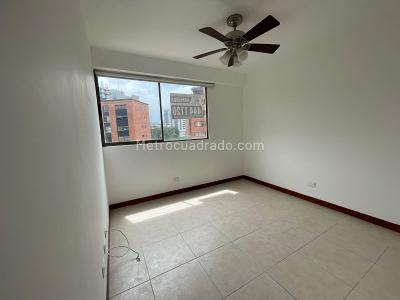 Apartamento de 3 alcobas en arriendo en Oviedo, Medellín, 135 m² · foto 8 de 18