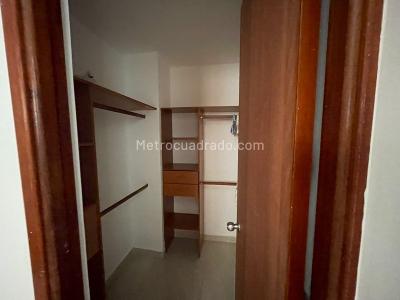 Apartamento de 3 alcobas en arriendo en Oviedo, Medellín, 135 m² · foto 10 de 18