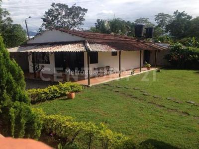 Casa de 3 alcobas en venta en El Cairo, Villavicencio, 844 m² · foto 2 de 16