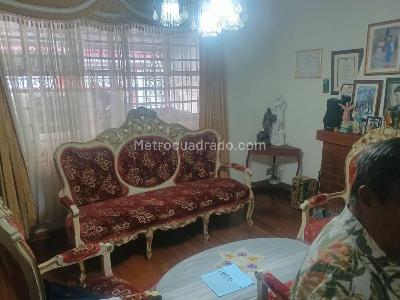 Casa de 5 alcobas en venta en La Esperanza Nororiental, Bogotá, 264 m² · foto 2 de 12