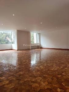 Apartamento en venta en Polo Club, Bogotá · foto 3 de 18