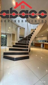 Casa de 3 alcobas en arriendo en Loma De Las Brujas, Envigado, 340 m² · foto 10 de 20