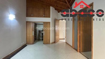 Casa de 3 alcobas en arriendo en Loma De Las Brujas, Envigado, 340 m² · foto 17 de 20