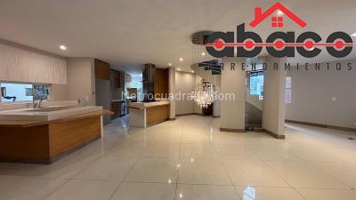 Casa de 3 alcobas en venta en Loma De Las Brujas, Envigado, 340 m² · foto 2 de 20