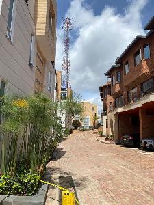 Casa de 5 alcobas en venta en Torreladera Altos De Suba, Bogotá, 296 m² · foto 2 de 20